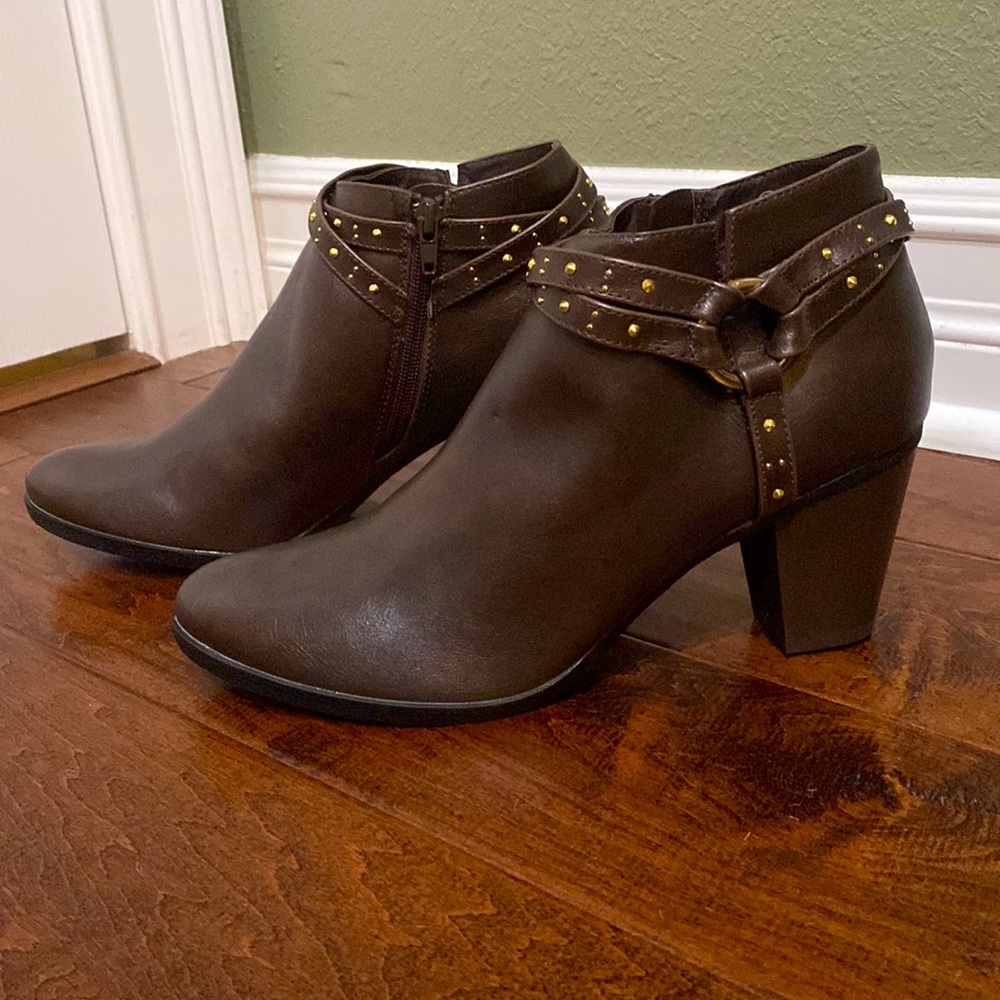 Brown zippered booties